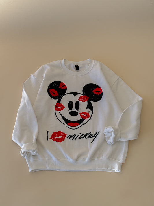 Kiss Sweater *READY TO SHIP
